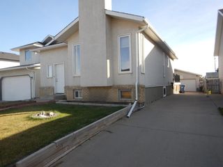 Photo 1: 59 Martinview Crescent NE in Calgary: Martindale Detached for sale : MLS®# A1258977