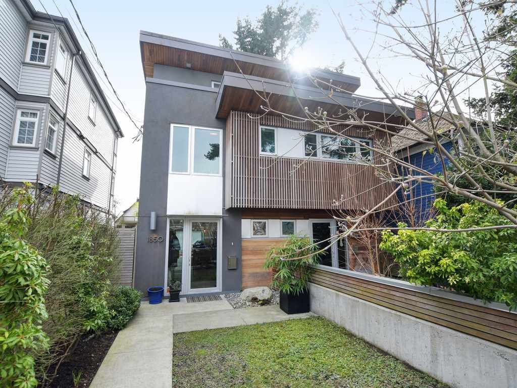 Main Photo: 1850 E 11TH Avenue in Vancouver: Grandview Woodland 1/2 Duplex for sale (Vancouver East)  : MLS®# R2445433