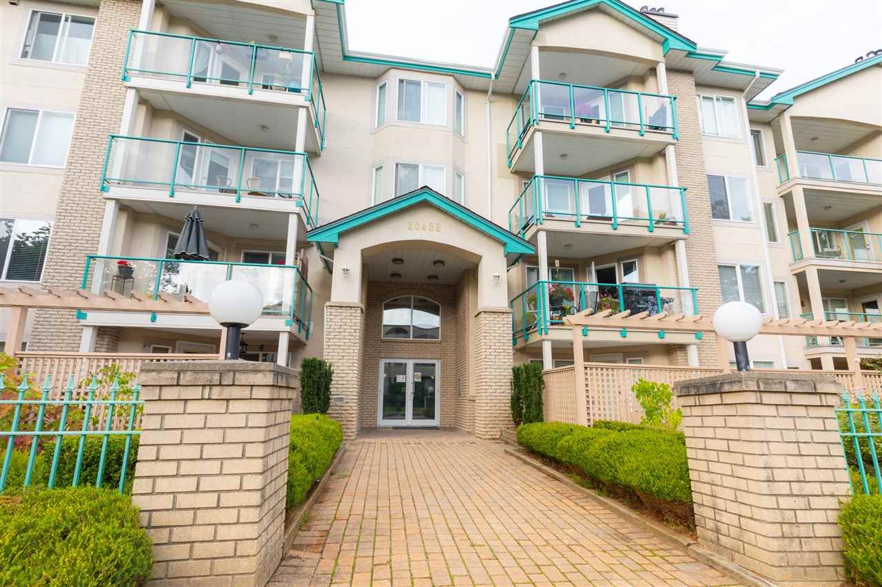 Main Photo: 410 20433 53 Avenue in Langley: Langley City Condo for sale : MLS®# R2502708