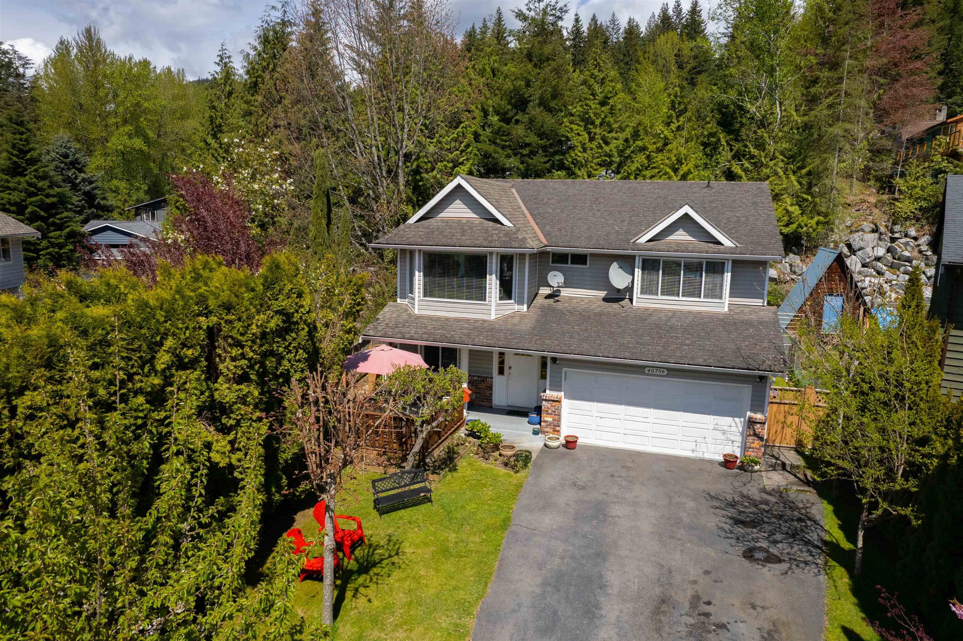 Main Photo: 40756 PEEBLES Place in Squamish: Garibaldi Highlands House for sale in "Garibaldi Highlands" : MLS®# R2758562