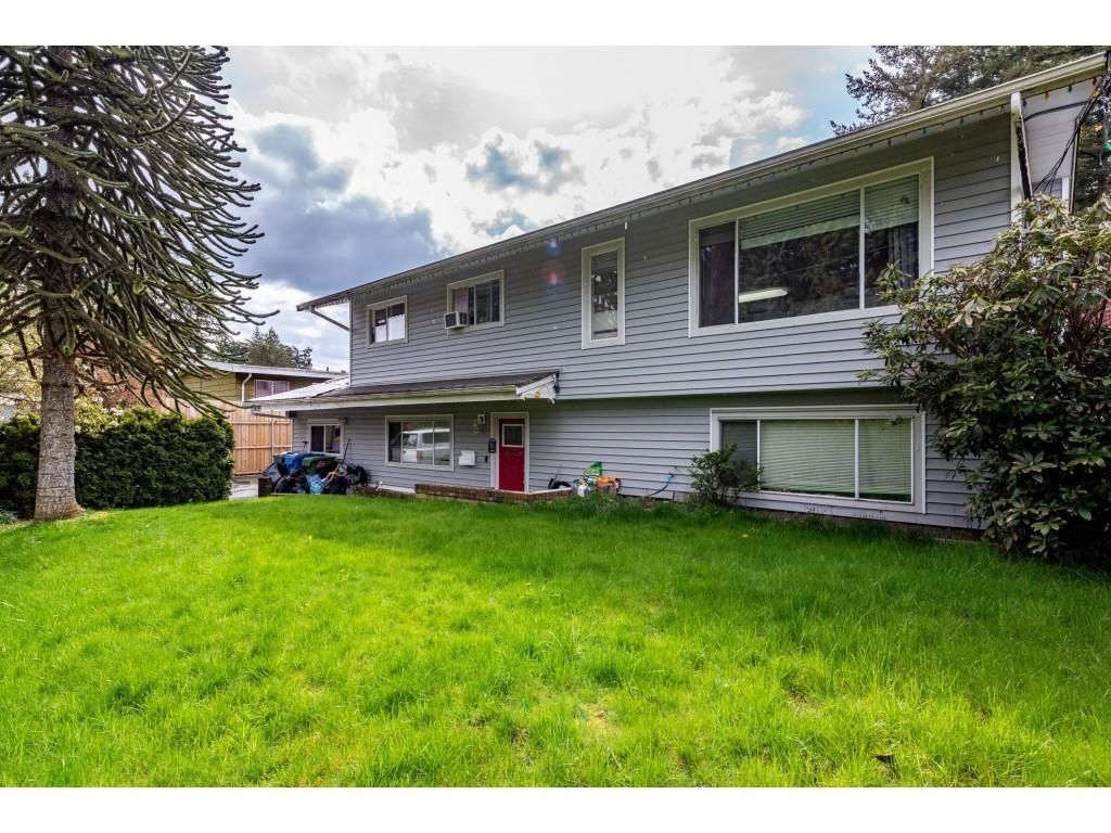 Main Photo: 3055 DEVON Crescent in Abbotsford: Abbotsford East House for sale : MLS®# R2679874