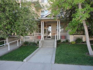 Main Photo: 212 1919 31 Street SW in Calgary: Killarney/Glengarry Apartment for sale : MLS®# A2139277