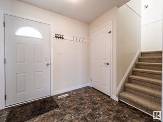 Photo 3: 427 DUNLUCE Road in Edmonton: Zone 27 Townhouse for sale : MLS®# E4320960