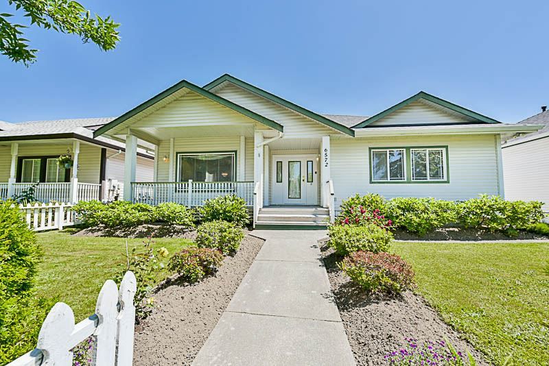 Main Photo: 6572 184 Street in Surrey: Cloverdale BC House for sale (Cloverdale)  : MLS®# R2181959