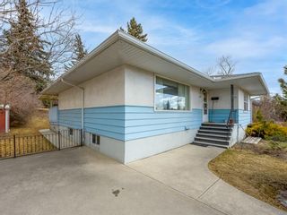 Photo 3: 3712 8 Avenue NW in Calgary: Parkdale Detached for sale : MLS®# A1253578