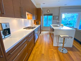 Photo 3: 15 3750 EDGEMONT Boulevard in North Vancouver: Edgemont Townhouse for sale in "The Manor At Edgemont" : MLS®# R2514295