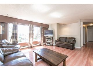 Photo 3: 27573 32B Avenue in Langley: Aldergrove Langley House for sale : MLS®# R2103478