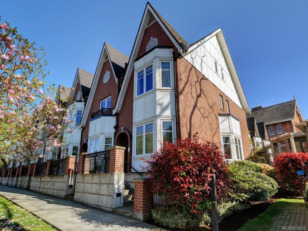 Main Photo: 1 675 Superior St in Victoria: Vi James Bay Row/Townhouse for sale : MLS®# 838032