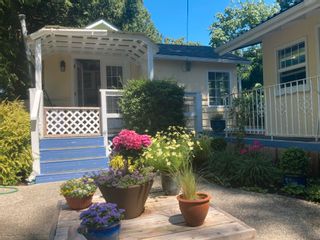 Photo 1: 1576 MISSION Road in Sechelt: Sechelt District House for sale in "SECHELT BAND LANDS TSAWCOME NO. 1" (Sunshine Coast)  : MLS®# R2863882