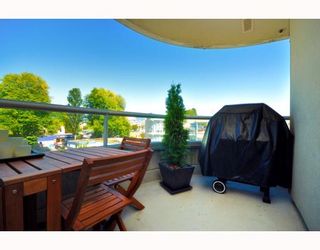Photo 9: 512 2655 CRANBERRY Drive in Vancouver: Kitsilano Condo for sale in "New Yorker" (Vancouver West)  : MLS®# V787040