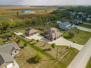 Photo 2: 92 FIRST Avenue in Lowe Farm: R35 Residential for sale (R35 - South Central Plains)  : MLS®# 202325146