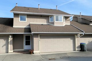 Photo 2: 24 16128 86 Avenue in Surrey: Fleetwood Tynehead Townhouse for sale in "Parc Seville" : MLS®# R2652872