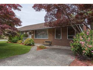 Photo 2: 32155 BUECKERT Avenue in Mission: Mission BC House for sale : MLS®# R2274162
