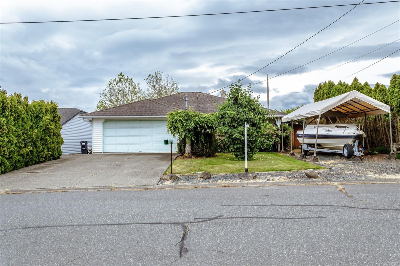 Main Photo: 760 Lilac Dr in Parksville: PQ Parksville House for sale (Parksville/Qualicum)  : MLS®# 906958