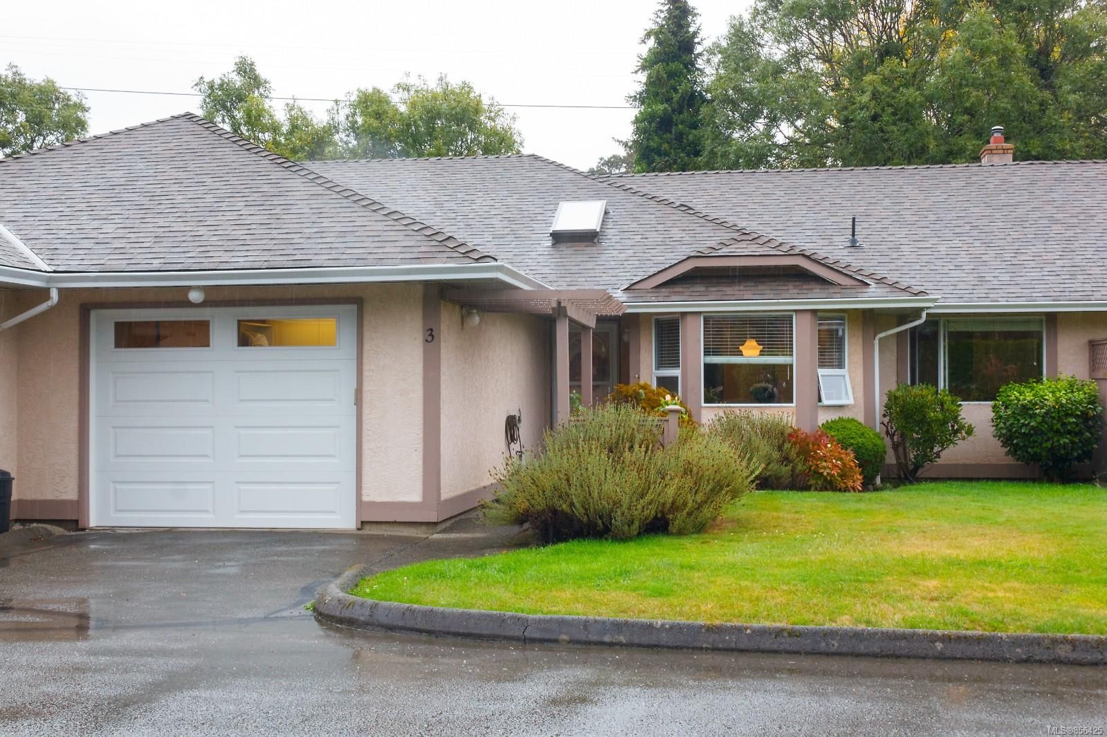 Main Photo: 3 4120 Interurban Rd in Saanich: SW Strawberry Vale Row/Townhouse for sale (Saanich West)  : MLS®# 856425