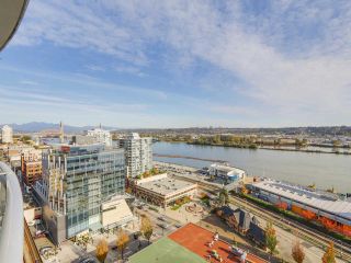 Photo 8: 2501 888 CARNARVON Street in New Westminster: Downtown NW Condo for sale in "MARINUS" : MLS®# R2115352
