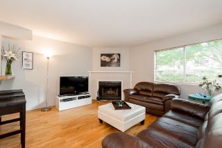 Photo 3: 202 1665 ARBUTUS Street in Vancouver: Kitsilano Condo for sale in "THE BEACHES" (Vancouver West)  : MLS®# R2094713