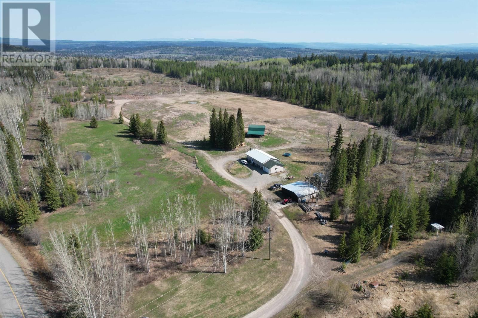 Main Photo: 2904 RAWLINGS ROAD in Quesnel: House for sale : MLS®# R2761114