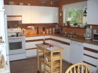 Photo 13: 2304 Ravenhill Rd in SHAWNIGAN LAKE: ML Shawnigan House for sale (Malahat & Area)  : MLS®# 531373