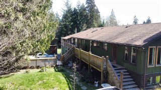 Photo 2: 978 NORTH Road in Gibsons: Gibsons & Area House for sale (Sunshine Coast)  : MLS®# R2566421