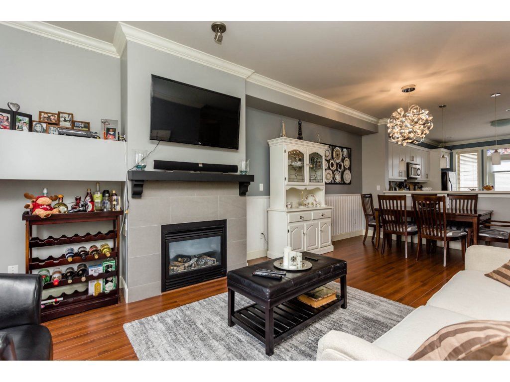 Photo 10: Photos: 8 19560 68TH Avenue in Surrey: Clayton Townhouse for sale in "SOLANA" (Cloverdale)  : MLS®# R2179592