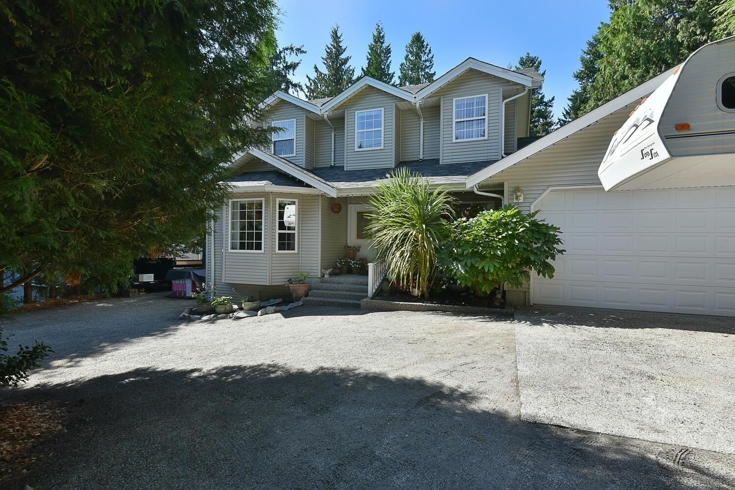 Main Photo: 853 AGNES Road: Roberts Creek House for sale (Sunshine Coast)  : MLS®# R2618211