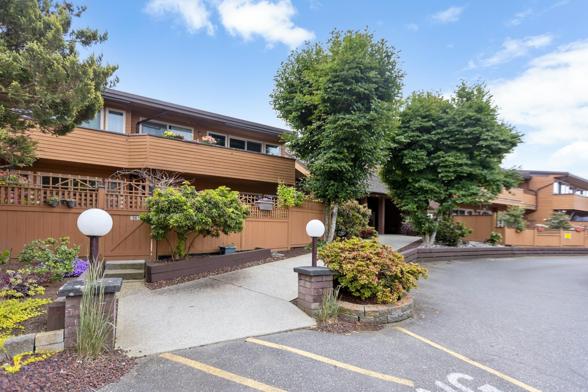 Main Photo: 110 46210 CHILLIWACK CENTRAL Road in Chilliwack: H911 Condo for sale in "Cedarwood" : MLS®# R2716931