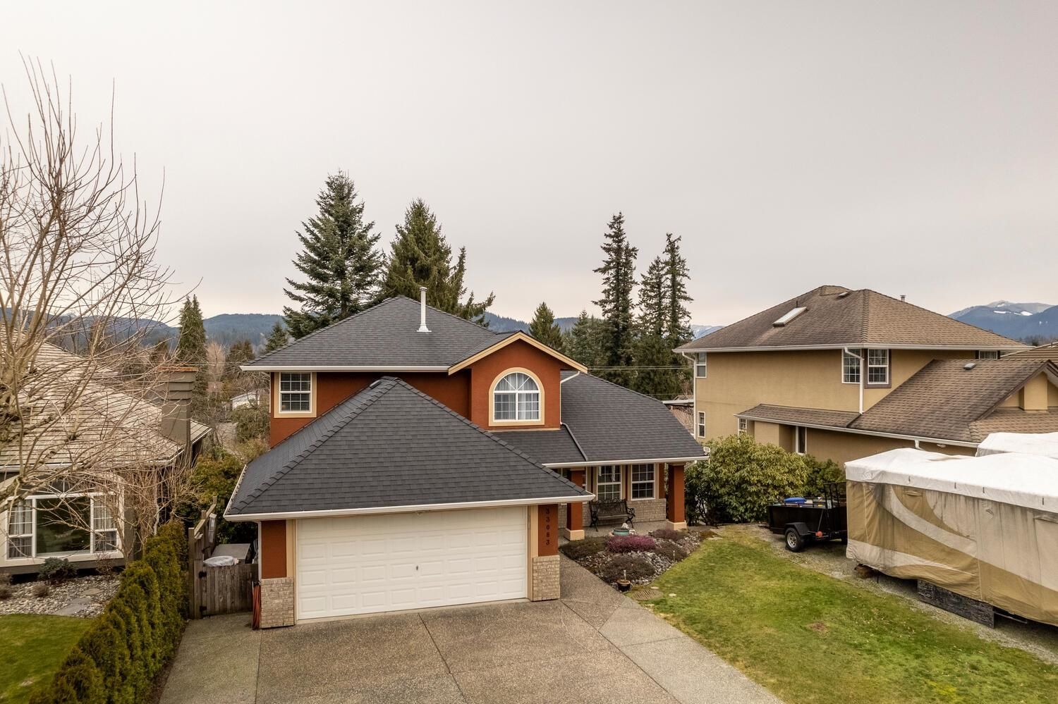 Main Photo: 33083 HAWTHORNE Avenue in Mission: Mission BC House for sale : MLS®# R2656728