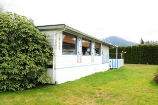 Photo 2: 29 39768 GOVERNMENT Road in Squamish: Northyards Manufactured Home for sale in "THREE RIVERS" : MLS®# R2051629