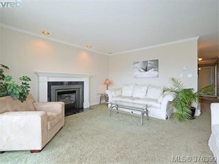 Photo 3: 3459 Waterloo Pl in VICTORIA: SE Mt Tolmie House for sale (Saanich East)  : MLS®# 755573