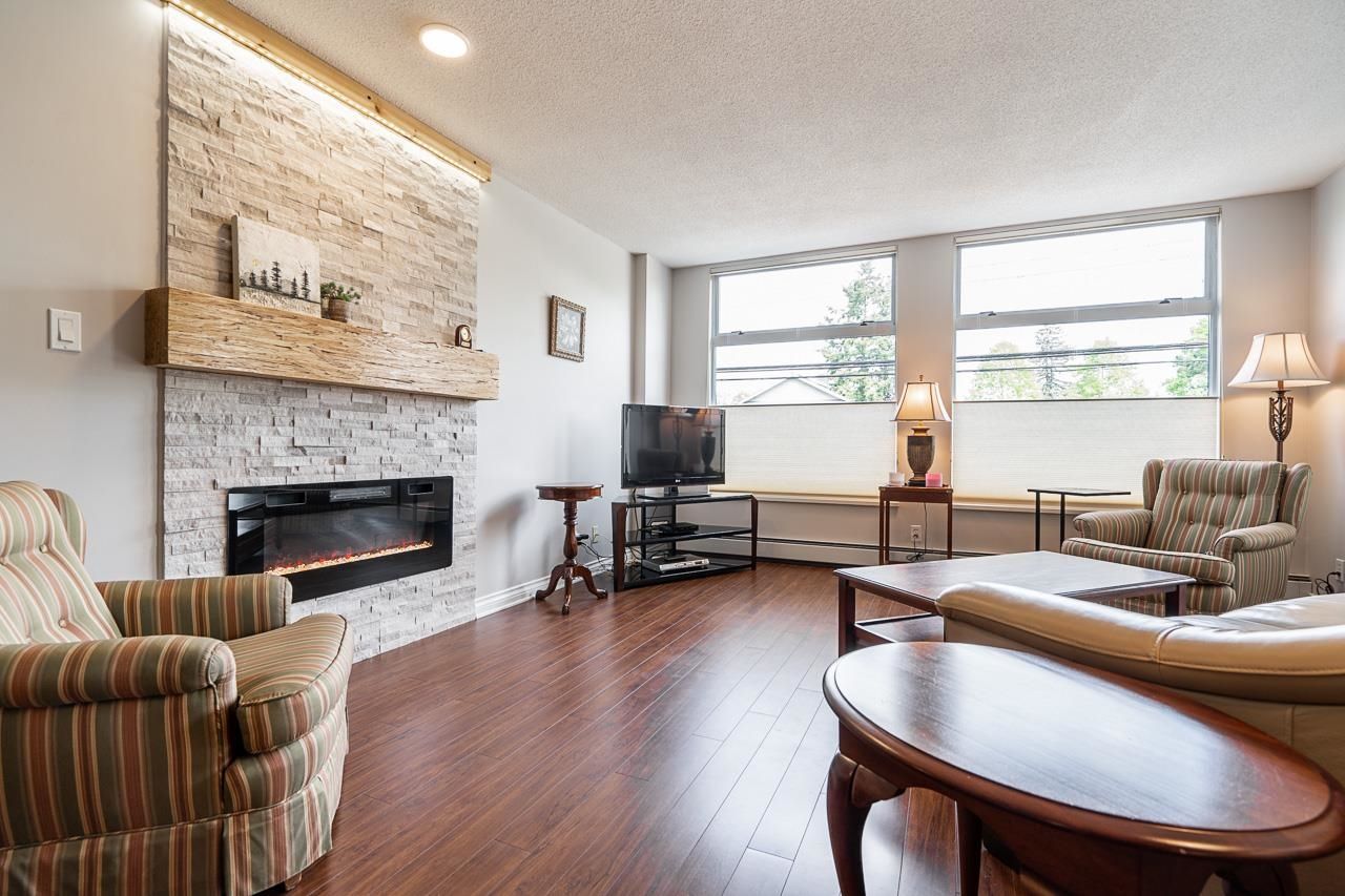 Main Photo: 208 15466 NORTH BLUFF Road: White Rock Condo for sale in "The SUMMIT" (South Surrey White Rock)  : MLS®# R2779747