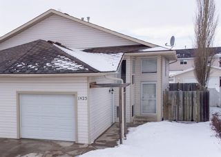 Photo 1: 1425 Strathcona Way: Strathmore Semi Detached (Half Duplex) for sale : MLS®# A2023270