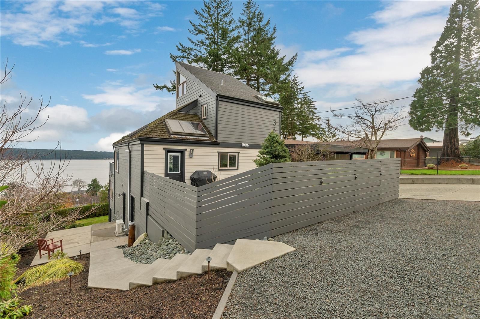 Main Photo: 367 S McLean St in Campbell River: CR Campbell River South House for sale : MLS®# 892893