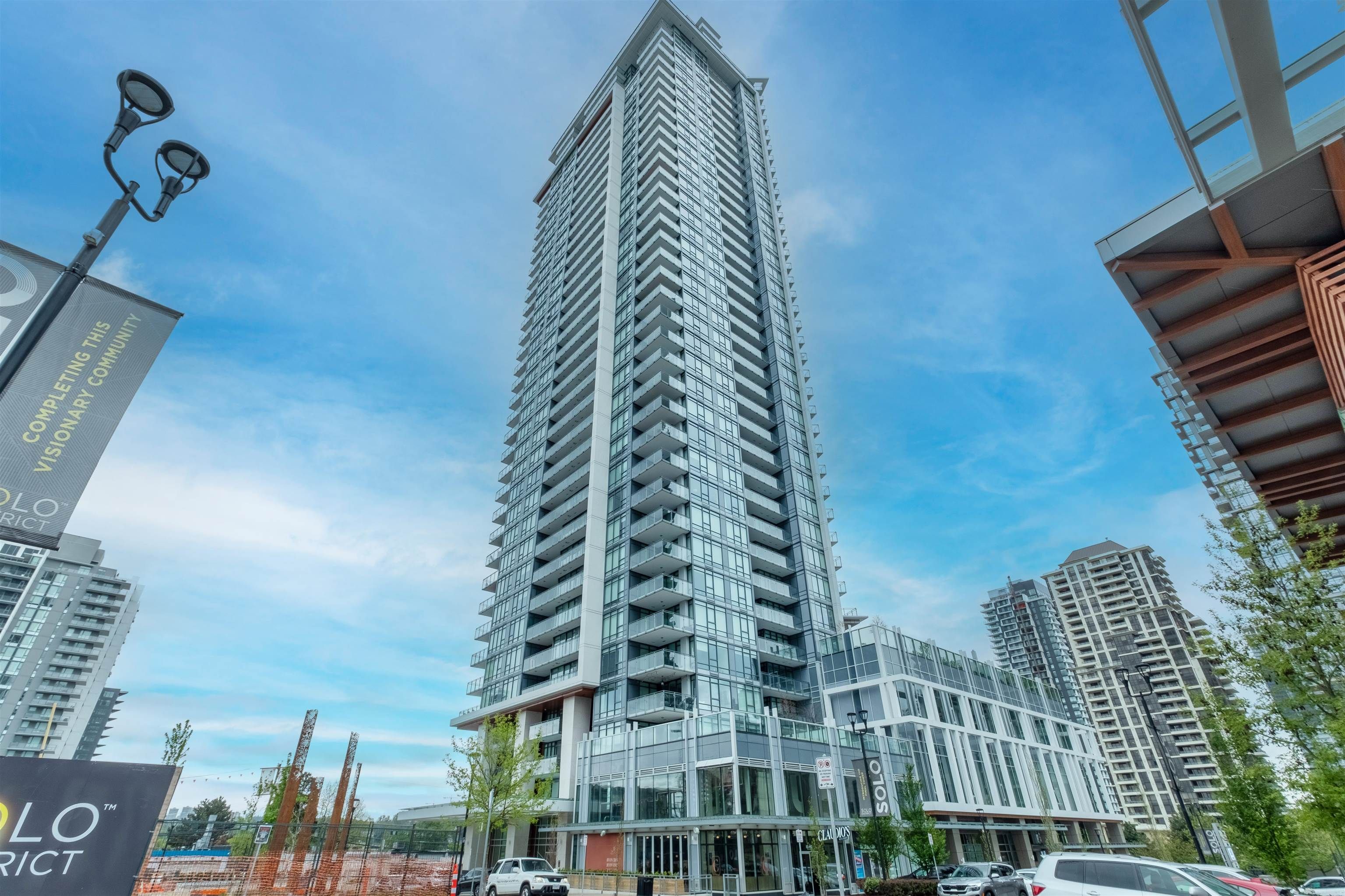 Main Photo: 1705 2085 SKYLINE Court in Burnaby: Brentwood Park Condo for sale in "Solo District 3" (Burnaby North)  : MLS®# R2776139