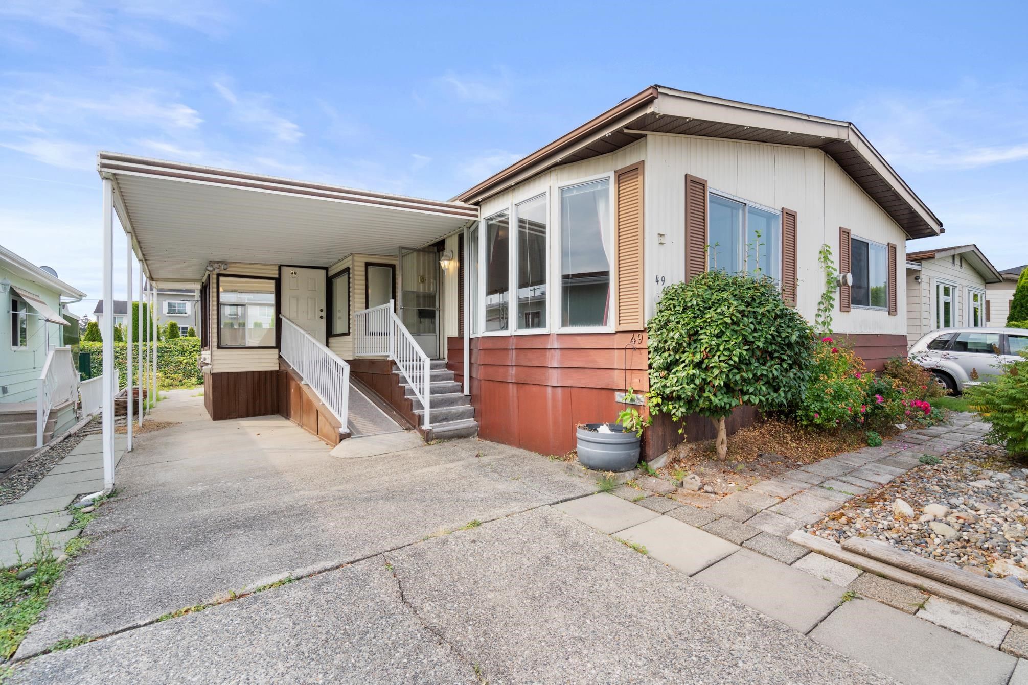 Main Photo: 49 1640 162 Street in Surrey: King George Corridor Manufactured Home for sale (South Surrey White Rock)  : MLS®# R2741896