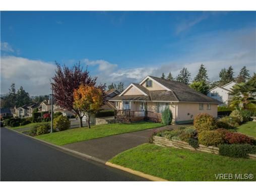 Main Photo: 2318 Francis View Dr in VICTORIA: VR View Royal House for sale (View Royal)  : MLS®# 686679