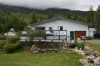 Photo 3: 8893 Holding Road in Adams Lake: House for sale : MLS®# 10048314