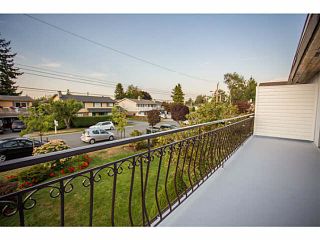 Photo 17: 5528 MAPLE Crescent in Ladner: Delta Manor 1/2 Duplex for sale : MLS®# V1138909