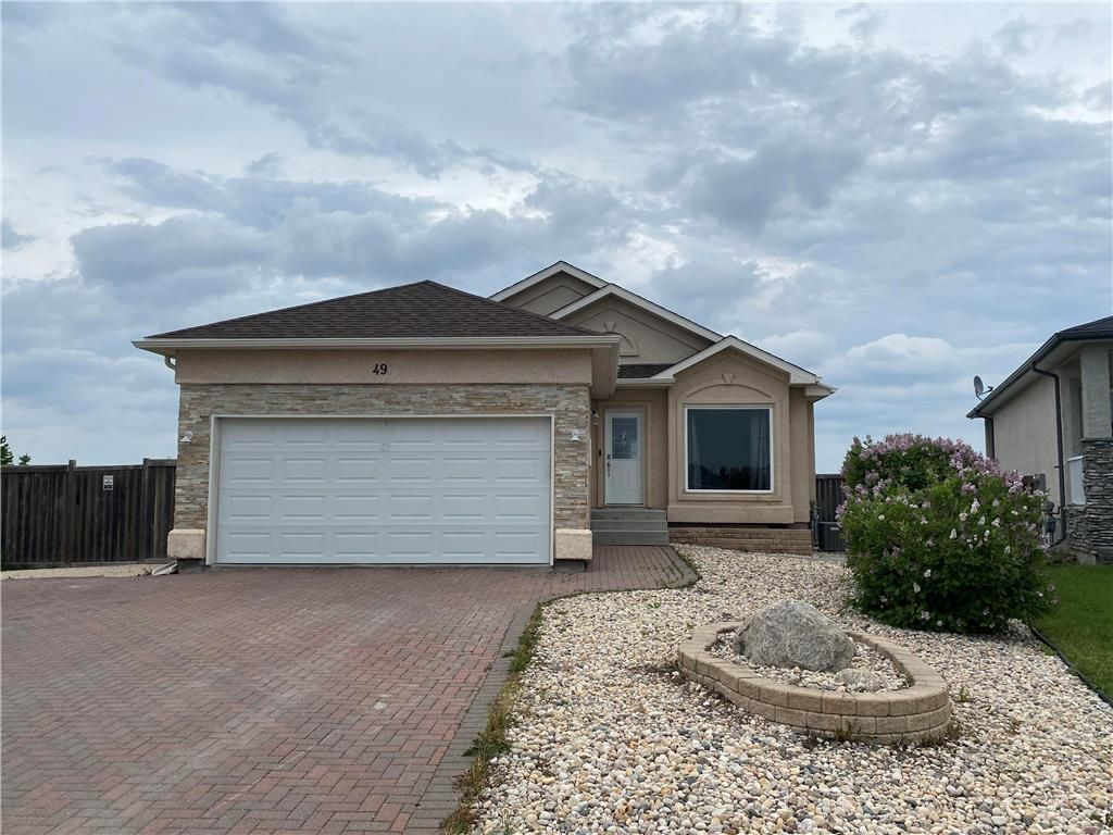 Main Photo: 49 Pioneers Trail in Lorette: Serenity Trails Residential for sale (R05)  : MLS®# 202215604