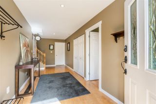 Photo 2: 35624 DINA Place in Abbotsford: Abbotsford East House for sale : MLS®# R2410757