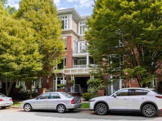 Photo 1: 109 2628 YEW Street in Vancouver: Kitsilano Condo for sale in "Connaught Place" (Vancouver West)  : MLS®# R2434253