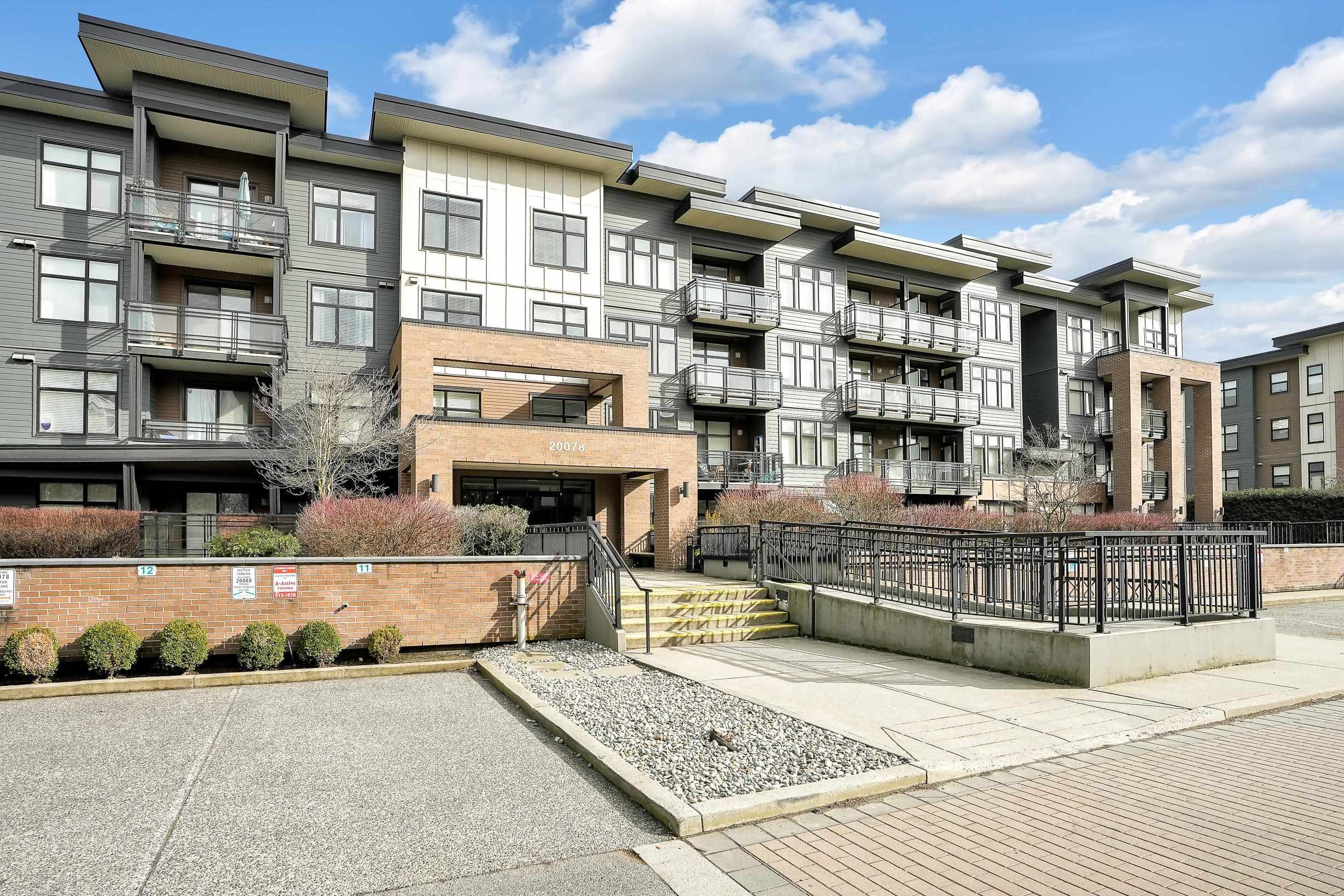 Main Photo: 418 20078 FRASER Highway in Langley: Langley City Condo for sale in "Varsity D" : MLS®# R2758110