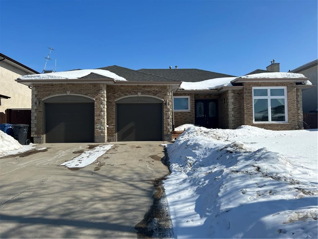 Main Photo: 41 Saphire Place in Winnipeg: Garden City Residential for sale (4F)  : MLS®# 202303989