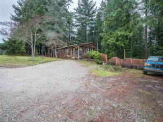 Photo 2: 5592 WAKEFIELD Road in Sechelt: Sechelt District Manufactured Home for sale (Sunshine Coast)  : MLS®# R2230720