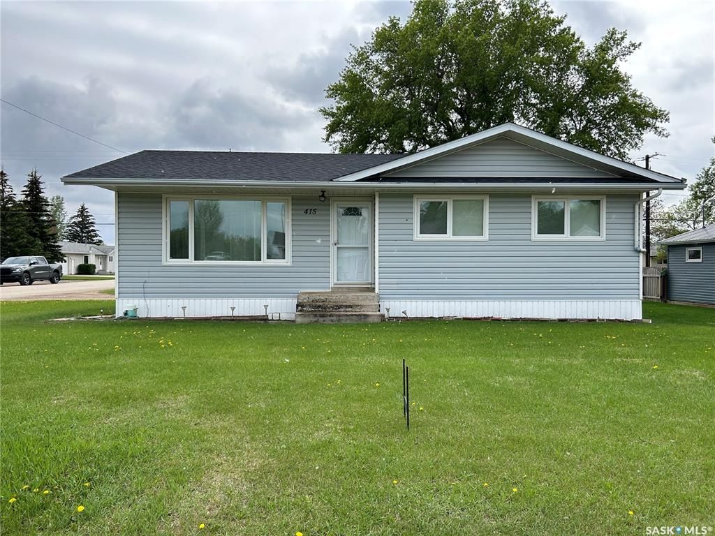 Main Photo: 415 4th Avenue East in Watrous: Residential for sale : MLS®# SK915451
