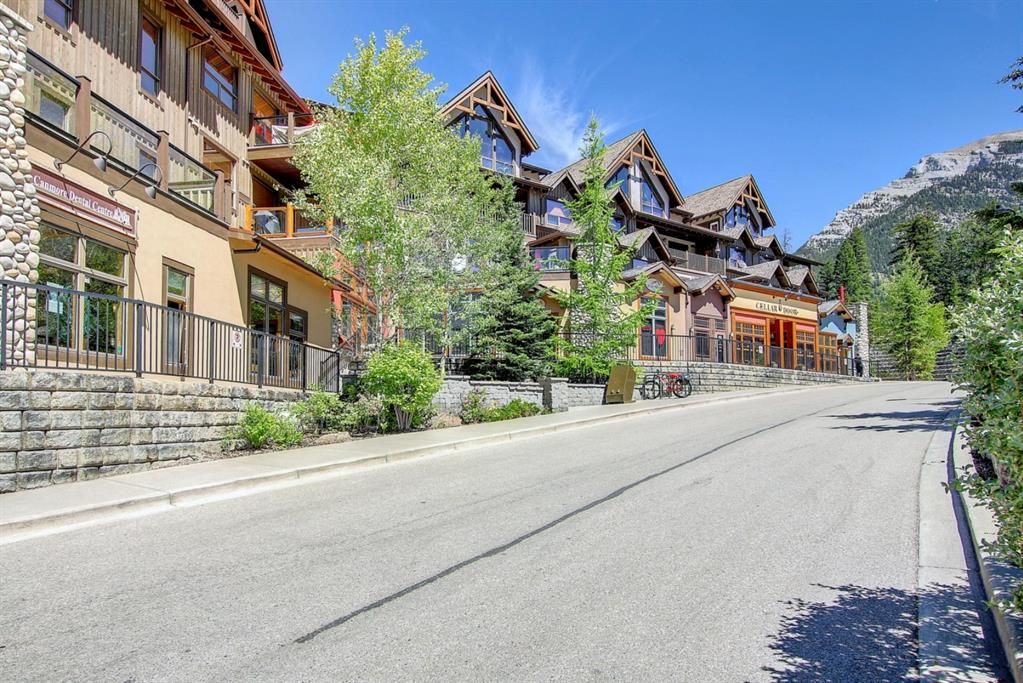 Main Photo: 406 701 Benchlands Trail: Canmore Apartment for sale : MLS®# A1241976