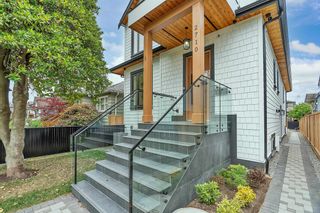 Photo 1: 1 2710 E 1ST Avenue in Vancouver: Renfrew VE 1/2 Duplex for sale (Vancouver East)  : MLS®# R2899896