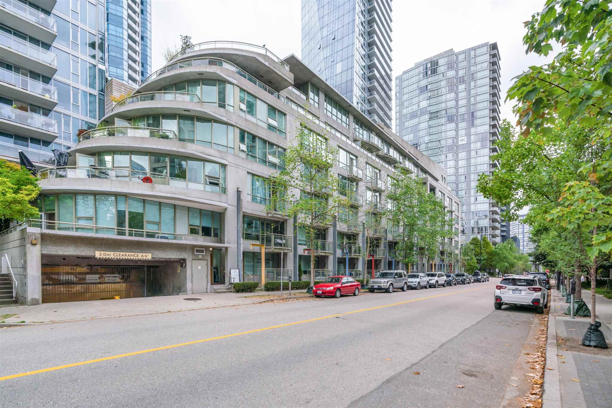 Main Photo: 1486 W HASTINGS Street in Vancouver: Coal Harbour Townhouse for sale in "DOCKSIDE" (Vancouver West)  : MLS®# R2755918