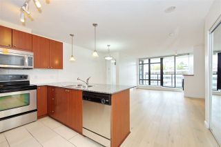 Photo 3: 701 610 VICTORIA Street in New Westminster: Downtown NW Condo for sale in "THE POINT" : MLS®# R2392846