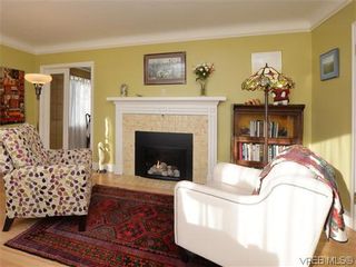 Photo 2: 2438 Heron St in VICTORIA: OB Estevan House for sale (Oak Bay)  : MLS®# 717196